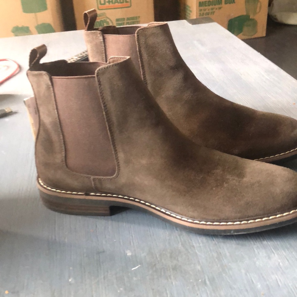 NWT Banana Republic Suede Chelsea Boots Size 12